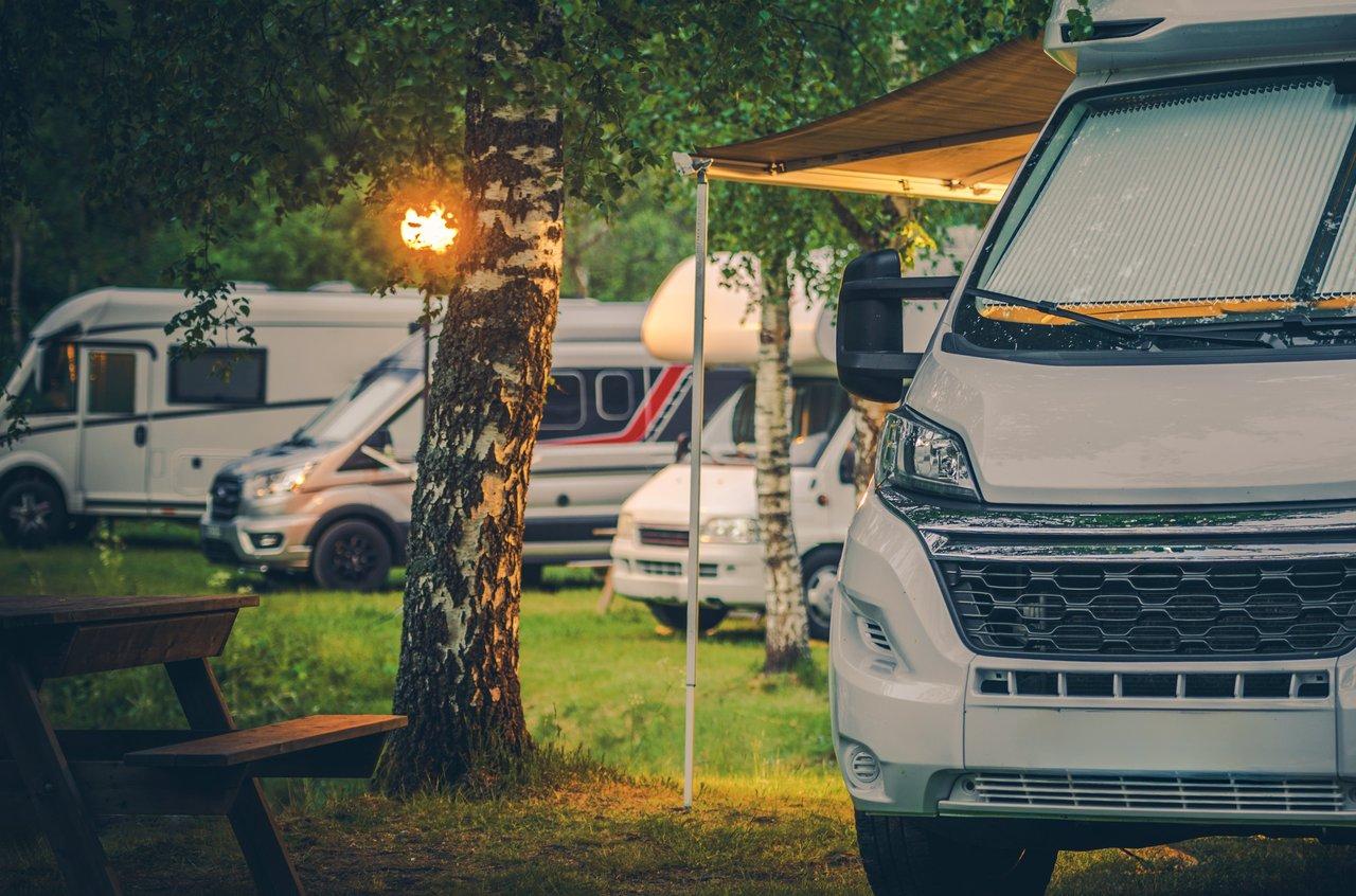 Carte interactive de campervan parking map pour trouver facilement aires de camping-car et stationnements adaptés.